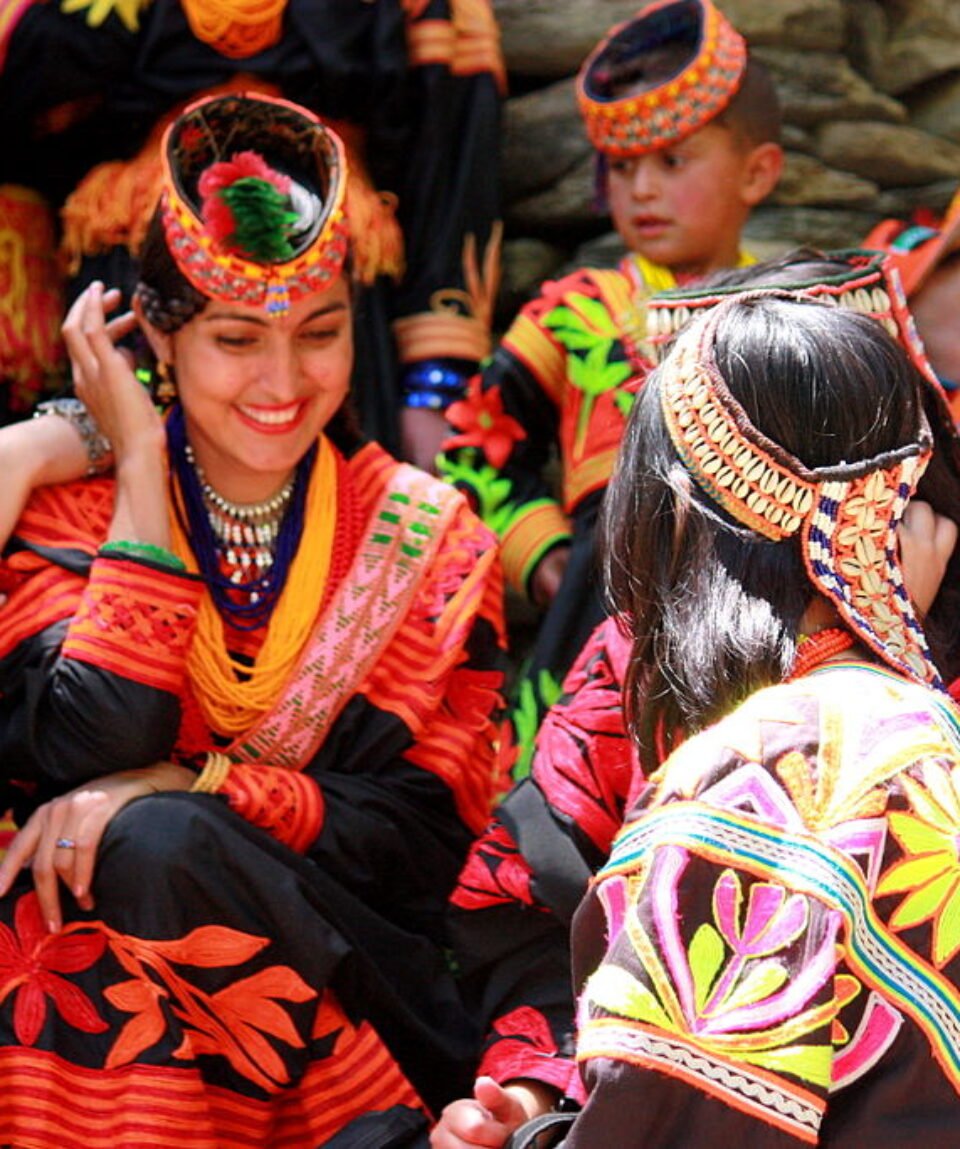 1024px-Kalash_women_traditional_clothing-1