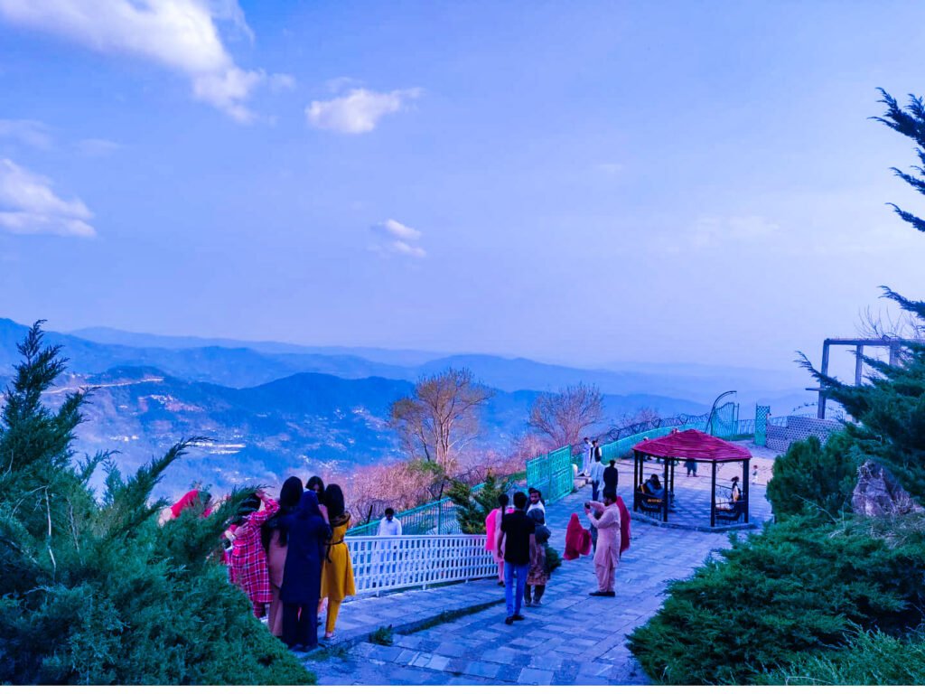 Muree is the best outing for 1-Trip from Islamabad